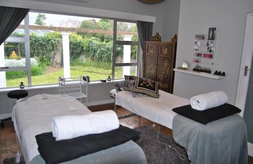 Alphen Hotel | Bloom Guest House