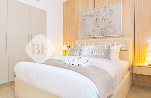 Al Raha Beach Apartment | Bloomfields Charming 1-BR Retreat in Yas Island Water’s Edge