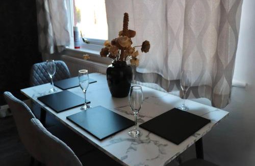 Holbeck Apartment | Blooming 2 bedroom Property
