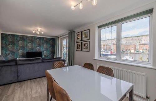 Seafront Apartment | Bloomsaway FreeParking 3Bedrooms BN278NEP