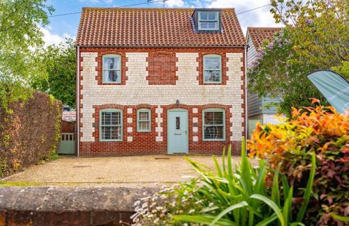Brancaster House | Blossom Cottage 4