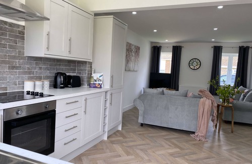 King's Lynn House | Blossom Lodge - 3 Bedroom Bungalow in Norfolk Perfect for families.