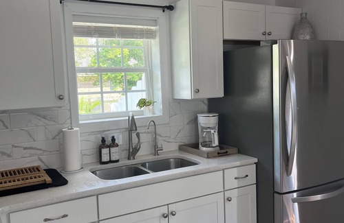 Tranquil Harbour House | BLOWFISH!Relax in our Beach Bungalow, located within easy access to 46th street