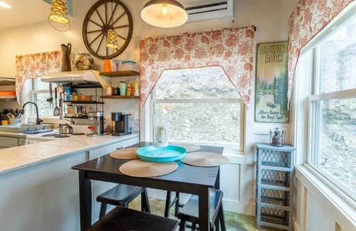 Blowing Rock Cottage | Blowing Rock Sarah Janes Cottage at Doe Creek, Hot Tub, Pond, Acres to Explore!