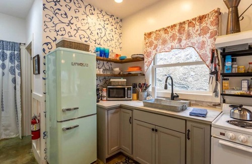 Blowing Rock Cottage | Blowing Rock Sarah Janes Cottage at Doe Creek, Hot Tub, Pond, Acres to Explore!