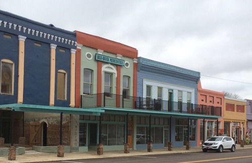 Water Valley Apartment | Blu-Buck Mercantile Hotel Apt. A