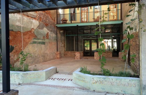 Water Valley Apartment | Blu-Buck Mercantile Hotel Apt. A