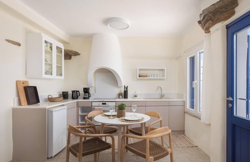 Tinos Town Apartment | Blue 2 by Morfes Luxury Apartments