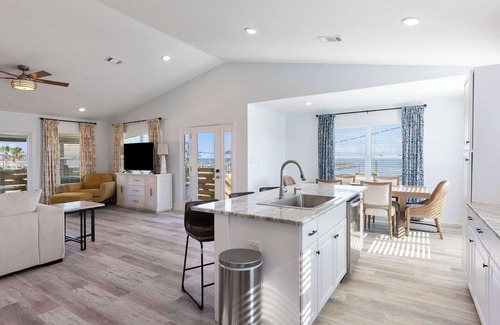 Southwind House | Blue Beak Bungalow Su