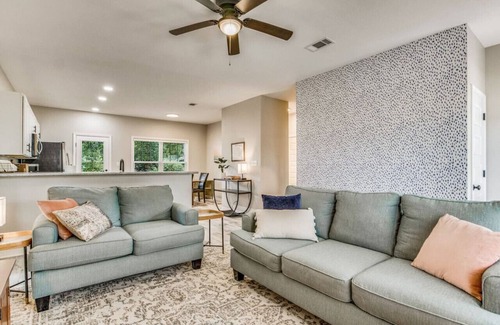 Southeast Pensacola House | Blue Bungalow ~ Cozy East Hill Convenience