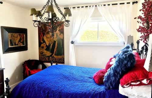 Oak Park Apartment | Blue Bungalue@The Whiskey Hotel, a Funky Penthouse