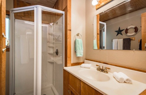 Edgemont Cabin | Blue Clouds Resort Rustic Charm