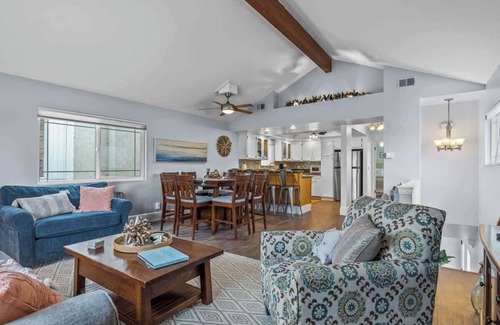 Silver Strand House | Blue Crush with SUP, Rooftop Deck & Firepit