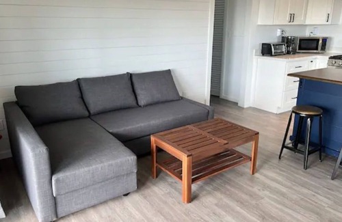 North Abaco Cottage | Blue Hole Lodge - Bonefish Heaven with Blue Hole in Backyard