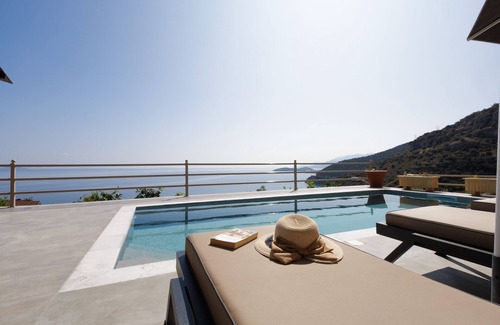 Astros Apartment | Blue Horizon - Diamond Suite with Private Pool
