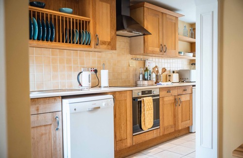 Berwick-upon-Tweed Cottage | Blue House - sleeps 5 guests