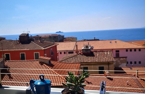 Piombino Apartment | Blue in the eyes: apartment with sea view