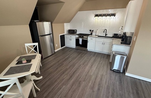 Broken Arrow House | Blue Loft on Main is walking distance to the Downtown Rose District