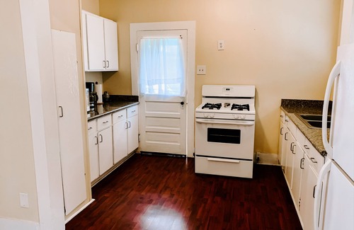 Downtown House | Blue Moon Guest House and Saloon