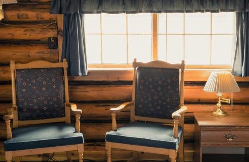 Cameron Resort | Blue Moon Saloon