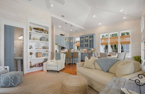 Holiday Isle House | Blue Moon - Truly Special Vacation Cottage in Destin Pointe