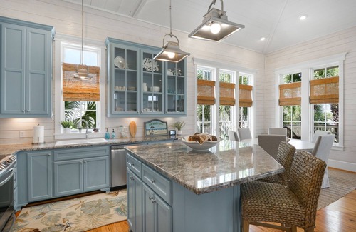 Holiday Isle House | Blue Moon - Truly Special Vacation Cottage in Destin Pointe
