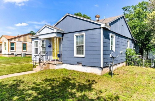 Killeen House | Blue Oasis Retreat 3BR/2BA