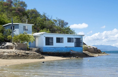 Picnic Bay House | Blue on Cockle, Cockle Bay