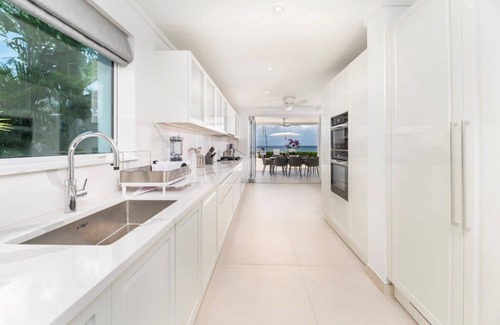 Reeds Bay Villa | Blue Oyster Summary: