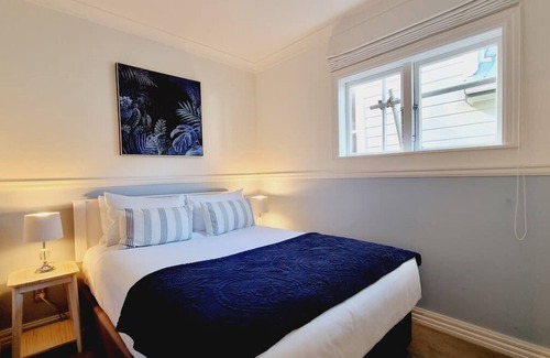 Thorndon Apartment | BLUE RETREAT THORNDON ft backyard and fireplace, minutes to CBD