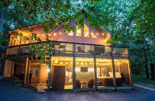 Nellysford Cabin | Blue Ridge Bliss 9BR/6BA: 2 Homes Across the Street from each other! Sleeps 24