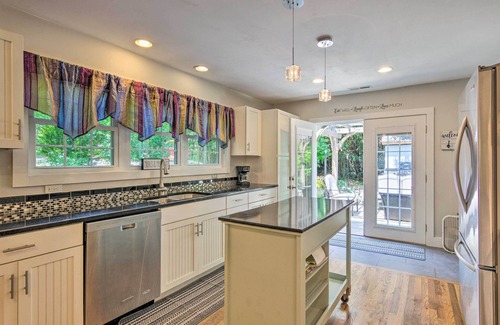 Hendersonville House | Blue Ridge Mountains Cottage w/Pergola & Fire Pit