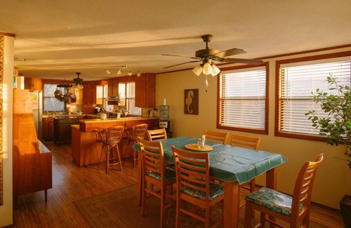 Carrabelle House | Blue Seahorse *Carrabelle/Eastpoint/St. George FL Beachfront* Pet-Friendly*