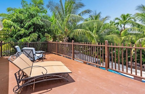 Central Corals House | Blue Sky Manor - 2 Story House w/ Heated Pool & Large Balcony