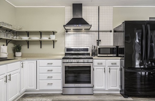 Alden House | BLUE SPRUCE COTTAGE - Modern Lake House w/shared Frontage on Thayer Lake