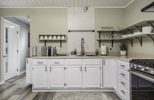 Alden House | BLUE SPRUCE COTTAGE - Modern Lake House w/shared Frontage on Thayer Lake