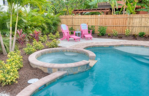 Bradenton Beach House | Blue Water Beach House: 5+ bdrm, 4.5 bath, Heated Pool/spa, 1.5 blocks to beach