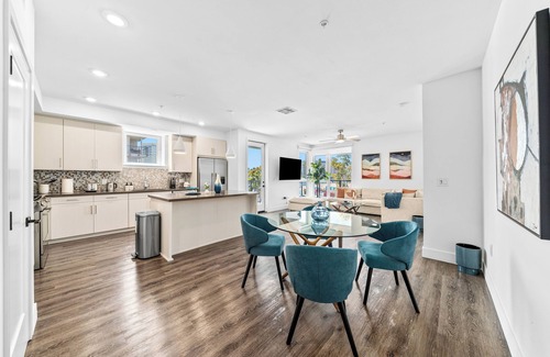 Marina del Rey Apartment | Blue Wave Luxurious Retreat Marina View