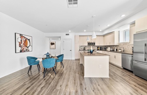 Marina del Rey Apartment | Blue Wave Luxurious Retreat Marina View