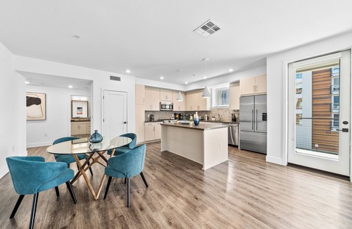 Marina del Rey Apartment | Blue Wave Luxurious Retreat Marina View