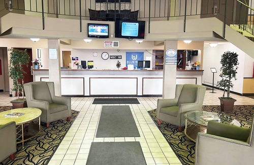 La Crosse House | Blue Way Inn and Suites Lacrosse - Comfort 2 Queen Bed Non Smoking