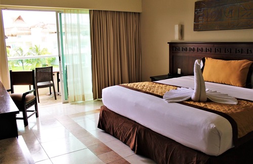 Ejidal Resort | BlueBay Grand Esmeralda All Inclusive