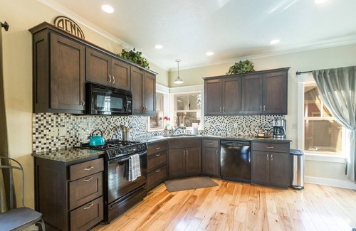 River West House | Bluebird Day - Harmon Park Bungalow