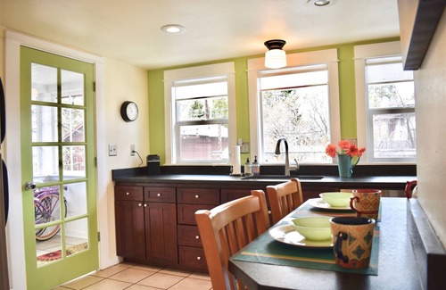 Old Bend House | Bluebird Day - Jefferson Cottage