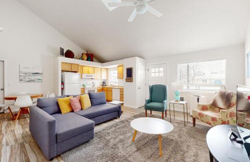 Mountain View District House | Bluebird Day