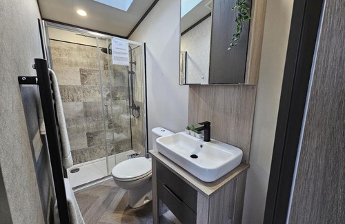 Malton House | Bluebird lodge - Brickyard Lakes