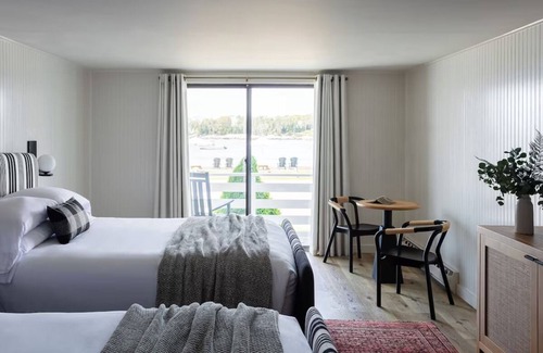 Ocean Point House | Bluebird Ocean Point Inn | Double Queen | with Private Beach Access