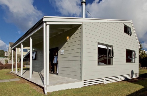 Ohakune Cottage | Bluebird Spa Chalet - Ohakune Holiday Home