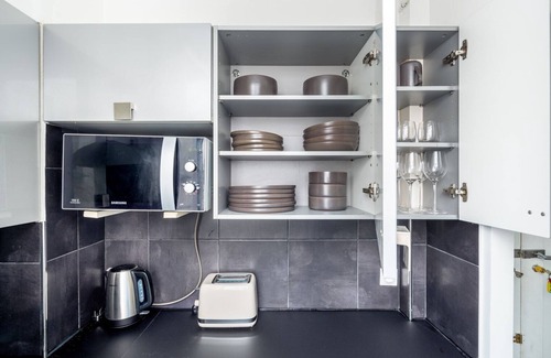 Ternes Apartment | Blueground | Arc de Triomphe, nr Champs Elysées