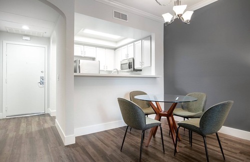 Beverly Grove Apartment | Blueground | Beverly Grove, pool, nr La Brea Tar Pits